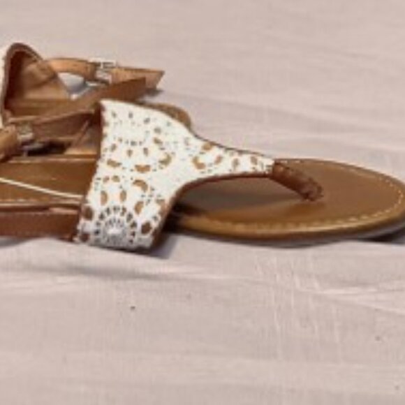 Girls Sandals By Target Size 2 Thong And T-Strap Embroidered, - NWT - Picture 9 of 15
